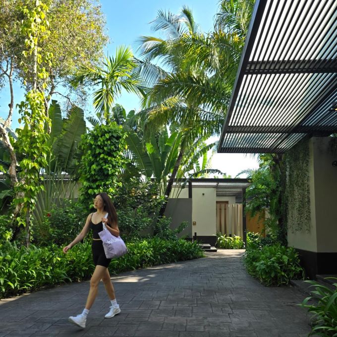 South Korean Fashion Model Han Hyejin Enjoys Vacation on Phu Quoc Island