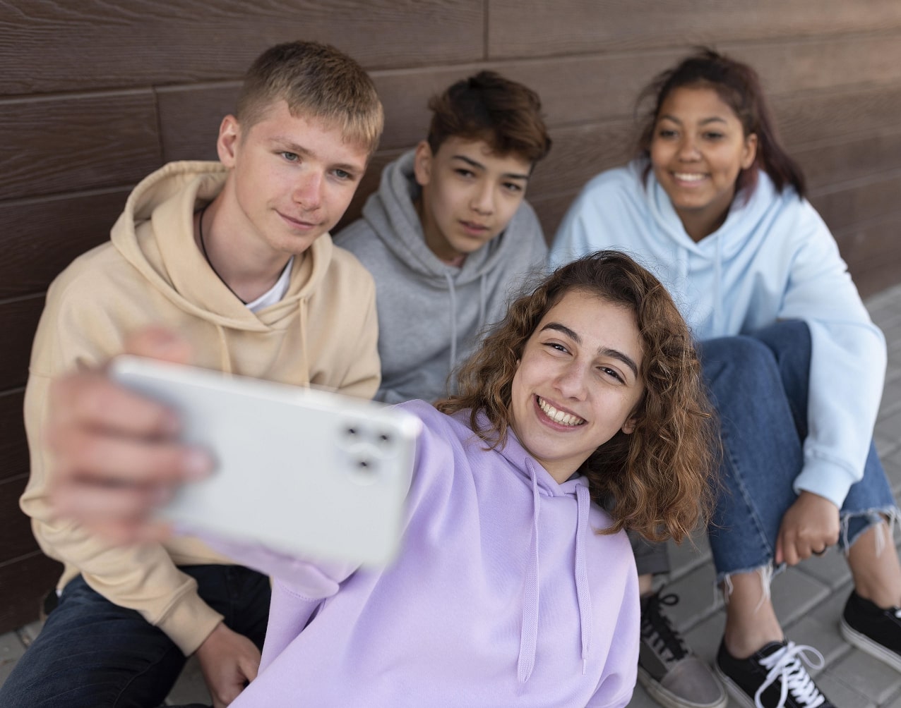 FASHION IDENTIKIT OF GEN Z: DIGITAL, SECOND HAND, SUSTAINABILITY AND QUALITY